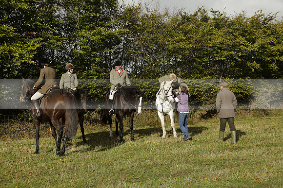 Devon & Somerset StagHounds meet at Five Cross Ways on Thursday 17 October 2013. 2013.10.17 www.polopictures.co.uk
