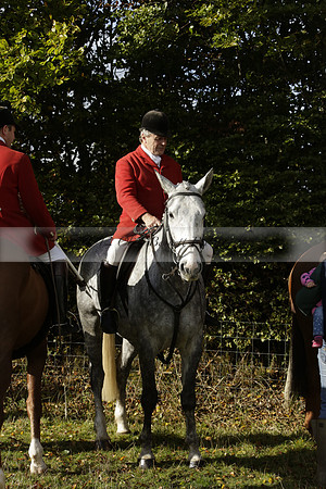 Devon & Somerset StagHounds meet at Five Cross Ways on Thursday 17 October 2013. 2013.10.17 www.polopictures.co.uk
