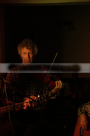 Will B & Geoff Allnutt with guests at The Royal Oak, Midhurst on Friday 25 October 2013. www.polopictures.co.uk