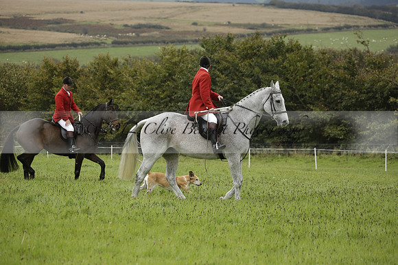 Devon & Somerset Stag Hounds meet at Hillhead Cross on Monday 14 October 2013. 2013.10.14 www.polopictures.co.uk
