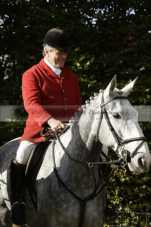 Devon & Somerset StagHounds meet at Five Cross Ways on Thursday 17 October 2013. 2013.10.17 www.polopictures.co.uk