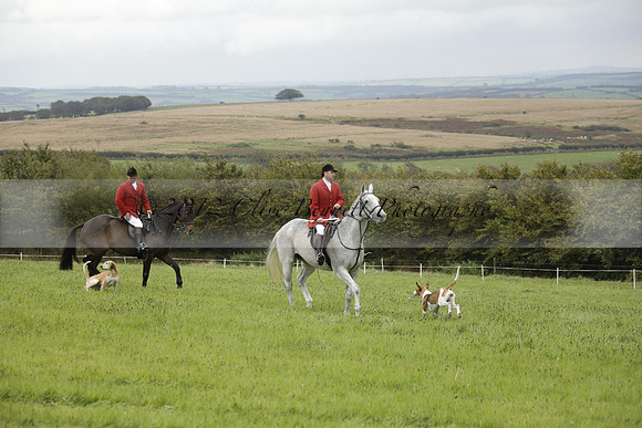 Devon & Somerset Stag Hounds meet at Hillhead Cross on Monday 14 October 2013. 2013.10.14 www.polopictures.co.uk
