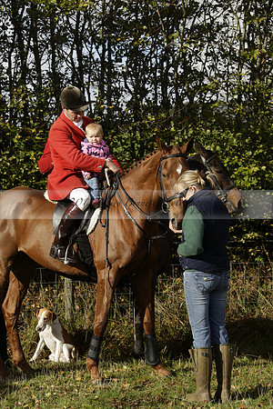 Devon & Somerset StagHounds meet at Five Cross Ways on Thursday 17 October 2013. 2013.10.17 www.polopictures.co.uk