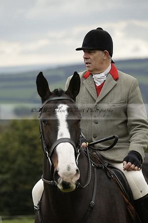 Devon & Somerset Stag Hounds meet at Hillhead Cross on Monday 14 October 2013. 2013.10.14 www.polopictures.co.uk