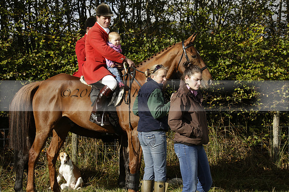 Devon & Somerset StagHounds meet at Five Cross Ways on Thursday 17 October 2013. 2013.10.17 www.polopictures.co.uk