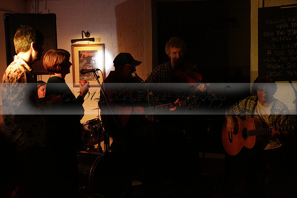 Will B & Geoff Allnutt with guests at The Royal Oak, Midhurst on Friday 25 October 2013. www.polopictures.co.uk