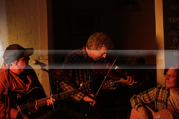 Will B & Geoff Allnutt with guests at The Royal Oak, Midhurst on Friday 25 October 2013. www.polopictures.co.uk