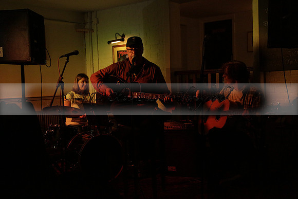 Will B & Geoff Allnutt with guests at The Royal Oak, Midhurst on Friday 25 October 2013. www.polopictures.co.uk