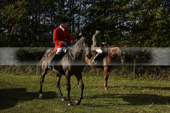 Devon & Somerset StagHounds meet at Five Cross Ways on Thursday 17 October 2013. 2013.10.17 www.polopictures.co.uk