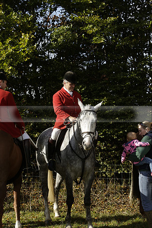 Devon & Somerset StagHounds meet at Five Cross Ways on Thursday 17 October 2013. 2013.10.17 www.polopictures.co.uk
