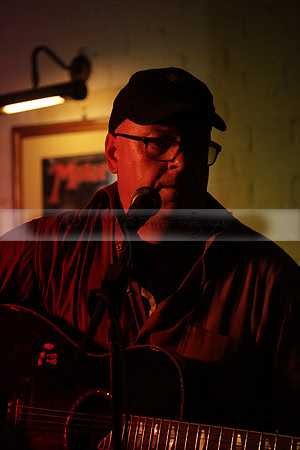 Will B & Geoff Allnutt with guests at The Royal Oak, Midhurst on Friday 25 October 2013. www.polopictures.co.uk