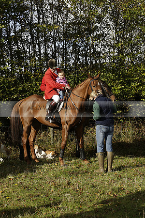 Devon & Somerset StagHounds meet at Five Cross Ways on Thursday 17 October 2013. 2013.10.17 www.polopictures.co.uk
