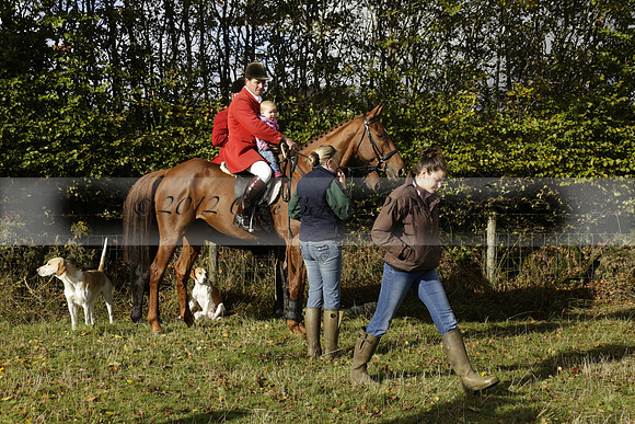 Devon & Somerset StagHounds meet at Five Cross Ways on Thursday 17 October 2013. 2013.10.17 www.polopictures.co.uk