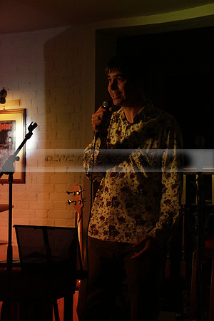 Will B & Geoff Allnutt with guests at The Royal Oak, Midhurst on Friday 25 October 2013. www.polopictures.co.uk