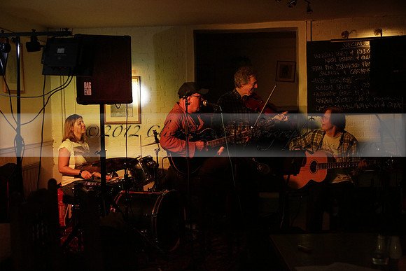 Will B & Geoff Allnutt with guests at The Royal Oak, Midhurst on Friday 25 October 2013. www.polopictures.co.uk