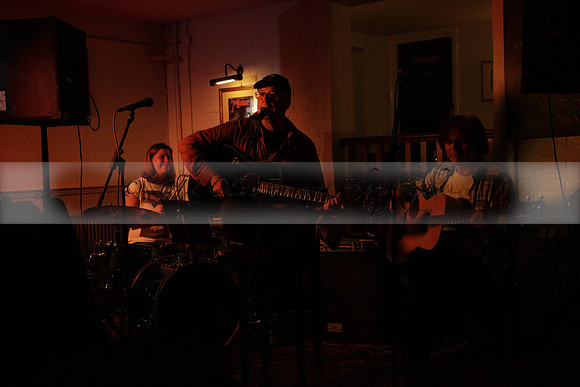 Will B & Geoff Allnutt with guests at The Royal Oak, Midhurst on Friday 25 October 2013. www.polopictures.co.uk