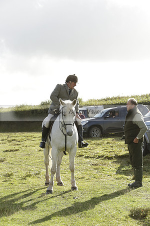 Devon & Somerset StagHounds meet at Five Cross Ways on Thursday 17 October 2013. 2013.10.17 www.polopictures.co.uk