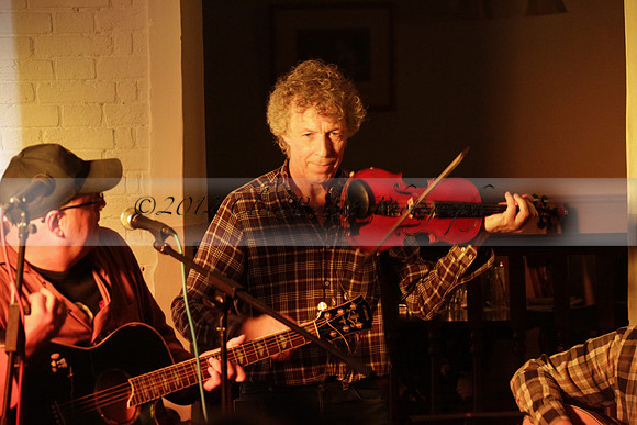 Will B & Geoff Allnutt with guests at The Royal Oak, Midhurst on Friday 25 October 2013. www.polopictures.co.uk