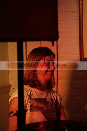 Will B & Geoff Allnutt with guests at The Royal Oak, Midhurst on Friday 25 October 2013. www.polopictures.co.uk