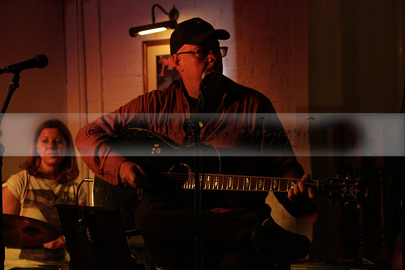 Will B & Geoff Allnutt with guests at The Royal Oak, Midhurst on Friday 25 October 2013. www.polopictures.co.uk