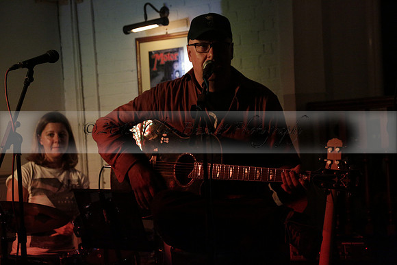 Will B & Geoff Allnutt with guests at The Royal Oak, Midhurst on Friday 25 October 2013. www.polopictures.co.uk