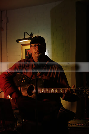 Will B & Geoff Allnutt with guests at The Royal Oak, Midhurst on Friday 25 October 2013. www.polopictures.co.uk