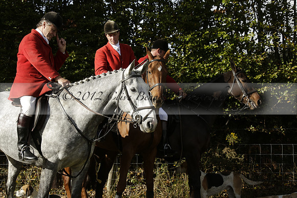 Devon & Somerset StagHounds meet at Five Cross Ways on Thursday 17 October 2013. 2013.10.17 www.polopictures.co.uk