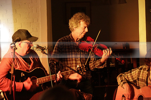 Will B & Geoff Allnutt with guests at The Royal Oak, Midhurst on Friday 25 October 2013. www.polopictures.co.uk