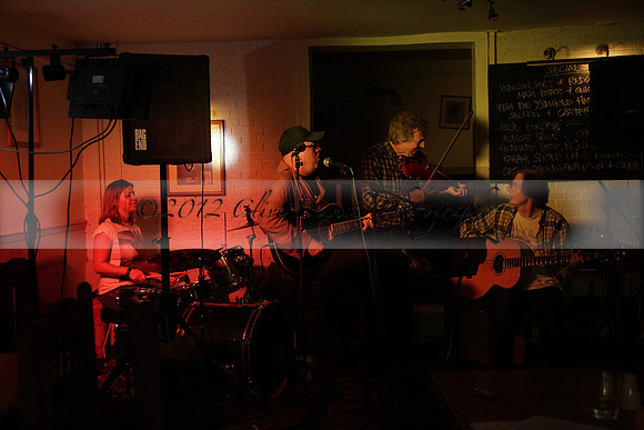 Will B & Geoff Allnutt with guests at The Royal Oak, Midhurst on Friday 25 October 2013. www.polopictures.co.uk
