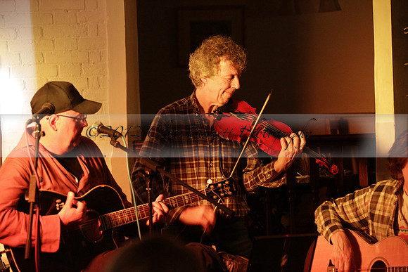 Will B & Geoff Allnutt with guests at The Royal Oak, Midhurst on Friday 25 October 2013. www.polopictures.co.uk