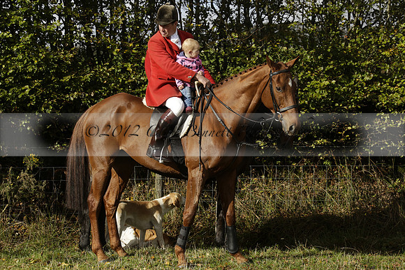 Devon & Somerset StagHounds meet at Five Cross Ways on Thursday 17 October 2013. 2013.10.17 www.polopictures.co.uk