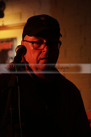 Will B & Geoff Allnutt with guests at The Royal Oak, Midhurst on Friday 25 October 2013. www.polopictures.co.uk