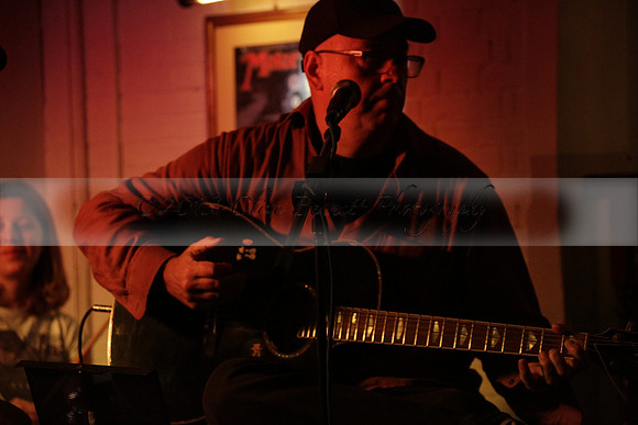 Will B & Geoff Allnutt with guests at The Royal Oak, Midhurst on Friday 25 October 2013. www.polopictures.co.uk
