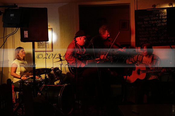 Will B & Geoff Allnutt with guests at The Royal Oak, Midhurst on Friday 25 October 2013. www.polopictures.co.uk
