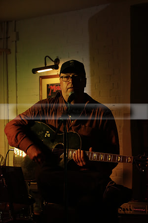 Will B & Geoff Allnutt with guests at The Royal Oak, Midhurst on Friday 25 October 2013. www.polopictures.co.uk