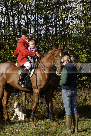 Devon & Somerset StagHounds meet at Five Cross Ways on Thursday 17 October 2013. 2013.10.17 www.polopictures.co.uk