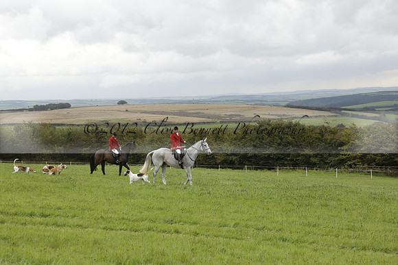 Devon & Somerset Stag Hounds meet at Hillhead Cross on Monday 14 October 2013. 2013.10.14 www.polopictures.co.uk