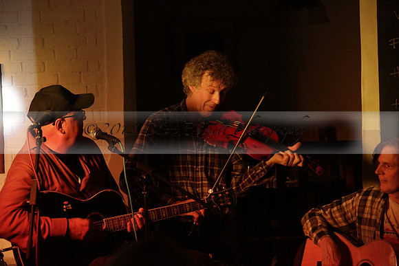 Will B & Geoff Allnutt with guests at The Royal Oak, Midhurst on Friday 25 October 2013. www.polopictures.co.uk