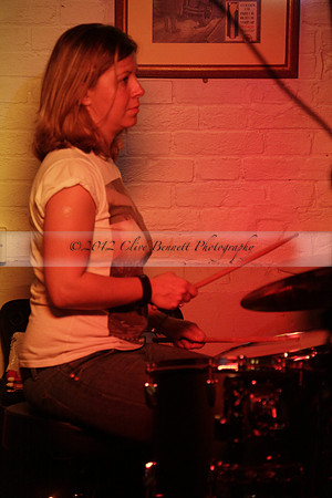 Will B & Geoff Allnutt with guests at The Royal Oak, Midhurst on Friday 25 October 2013. www.polopictures.co.uk