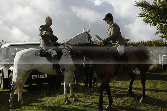 Devon & Somerset StagHounds meet at Five Cross Ways on Thursday 17 October 2013. 2013.10.17 www.polopictures.co.uk