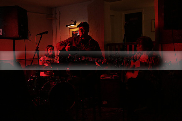 Will B & Geoff Allnutt with guests at The Royal Oak, Midhurst on Friday 25 October 2013. www.polopictures.co.uk