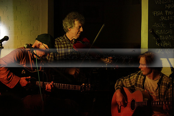 Will B & Geoff Allnutt with guests at The Royal Oak, Midhurst on Friday 25 October 2013. www.polopictures.co.uk