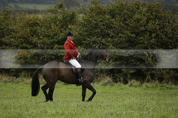 Devon & Somerset Stag Hounds meet at Hillhead Cross on Monday 14 October 2013. 2013.10.14 www.polopictures.co.uk