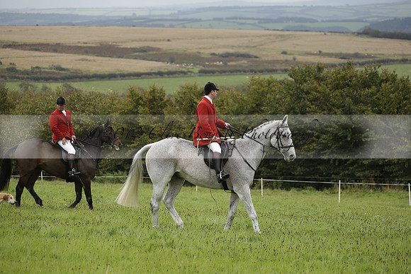 Devon & Somerset Stag Hounds meet at Hillhead Cross on Monday 14 October 2013. 2013.10.14 www.polopictures.co.uk