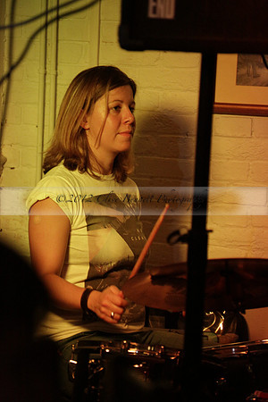 Will B & Geoff Allnutt with guests at The Royal Oak, Midhurst on Friday 25 October 2013. www.polopictures.co.uk