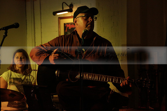 Will B & Geoff Allnutt with guests at The Royal Oak, Midhurst on Friday 25 October 2013. www.polopictures.co.uk