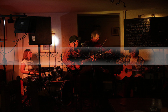 Will B & Geoff Allnutt with guests at The Royal Oak, Midhurst on Friday 25 October 2013. www.polopictures.co.uk