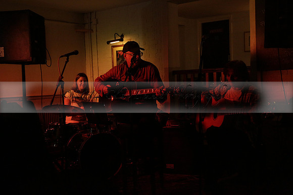 Will B & Geoff Allnutt with guests at The Royal Oak, Midhurst on Friday 25 October 2013. www.polopictures.co.uk