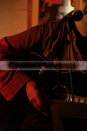 Will B & Geoff Allnutt with guests at The Royal Oak, Midhurst on Friday 25 October 2013. www.polopictures.co.uk
