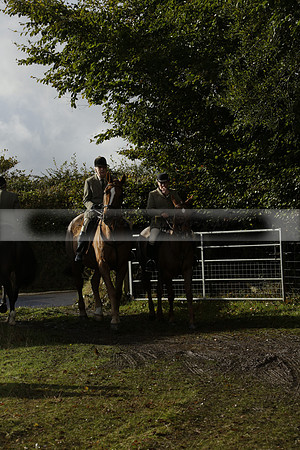 Devon & Somerset StagHounds meet at Five Cross Ways on Thursday 17 October 2013. 2013.10.17 www.polopictures.co.uk